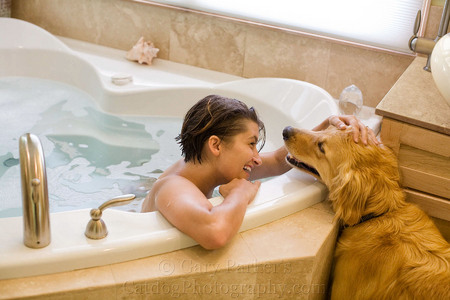 SMARTY JONES, A GOLDEN RETRIEVER, LOVES WATER BUT  NOT THE JETS IN THIS JACUZZI...  (MODEL FAILURE....)